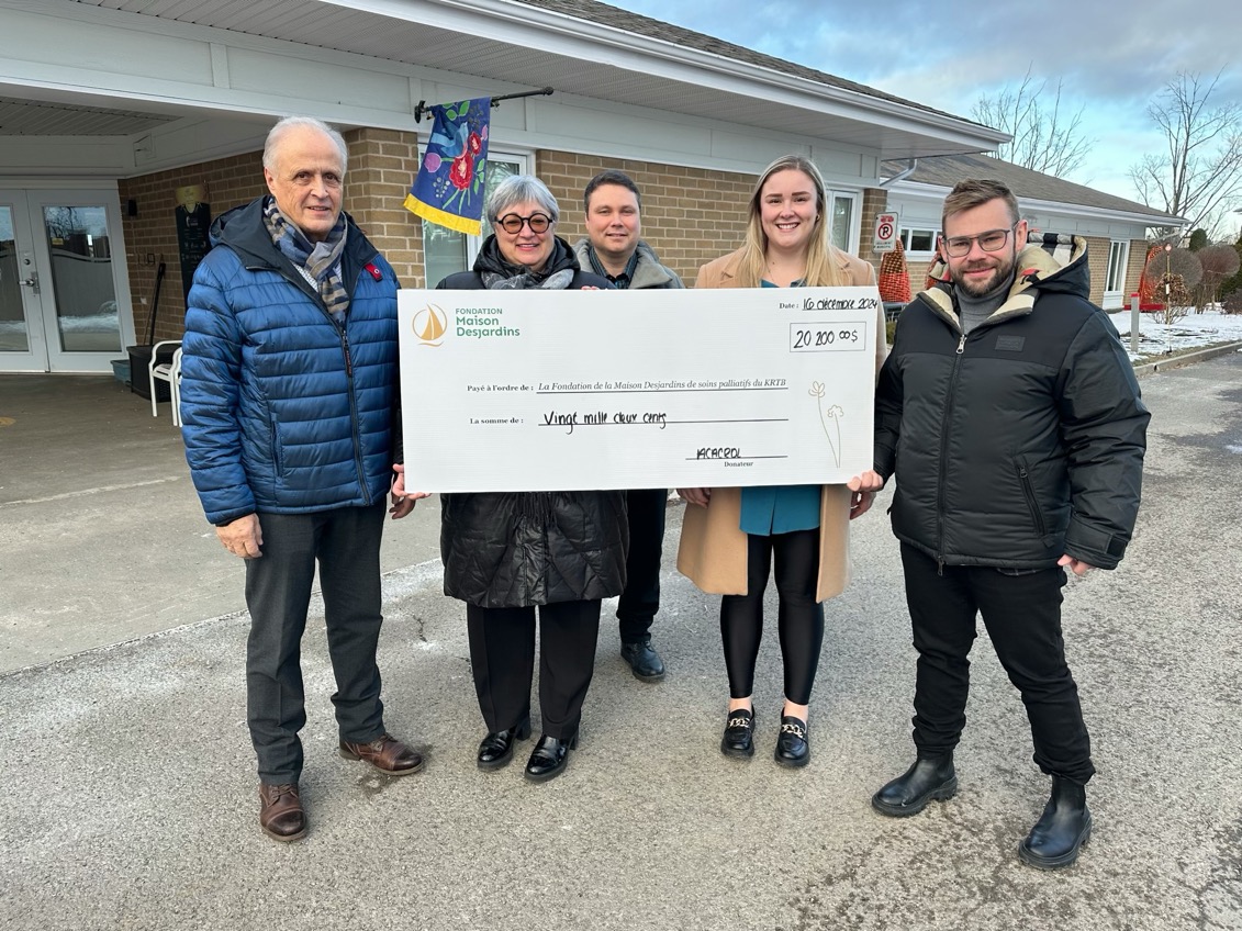 Photo - L’Association des Concessionnaires Automobiles et de Camions de Rivière-du-Loup remet un chèque de 20 200 $ à la Fondation